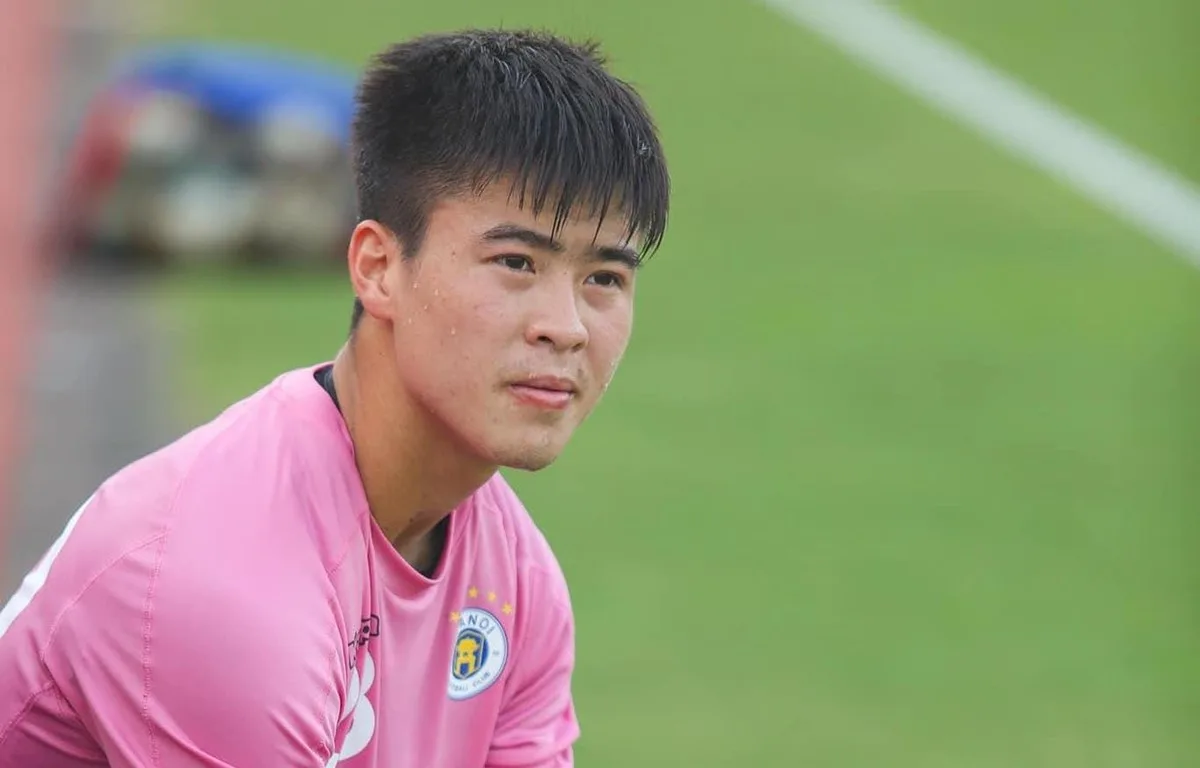 tieu-su-cau-thu-duy-manh-trung-ve-tan-tuy-cua-bong-da-viet=aaa1