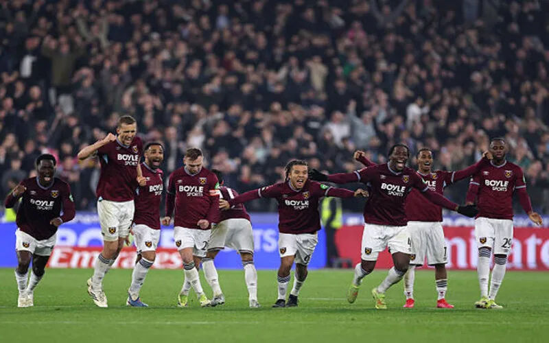 cau lac bo bong da west ham united hanh trinh phat trien cua the hammers