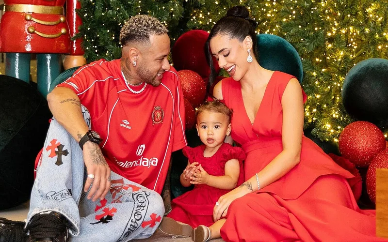 neymar co may con chuyen gia dinh va cuoc song ngoai san co