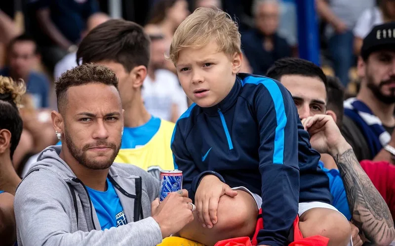 neymar co may con chuyen gia dinh va cuoc song ngoai san co