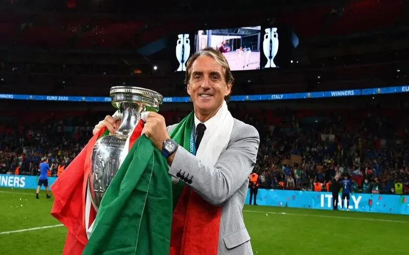 roberto mancini nhung doi bong tung dan dat trong su nghiep
